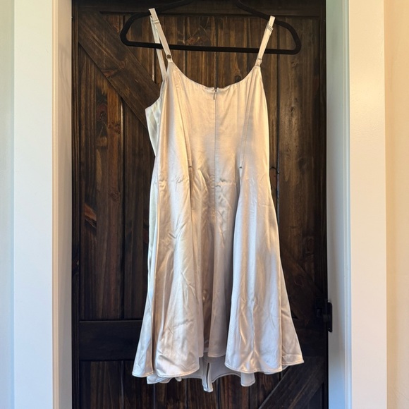 Astr the label silver Satin Dress - Picture 4 of 8